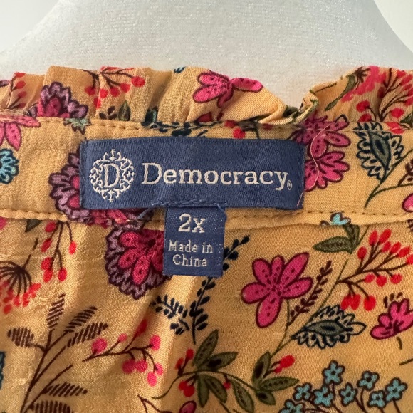 Democracy Floral Blouse 2X - Picture 5 of 7